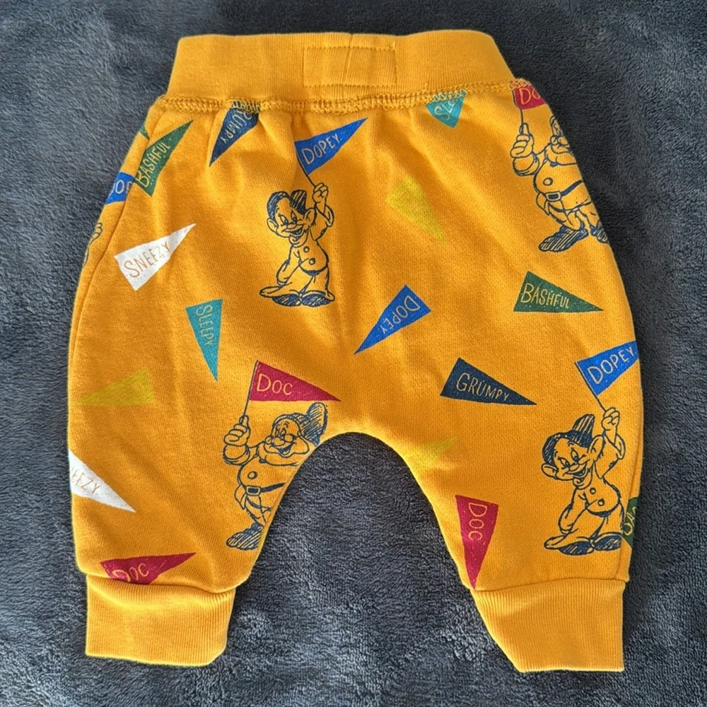 NWT Baby Gap Disney Snow White Seven Dwarfs Yellow Kanga Pants 0-3 Months